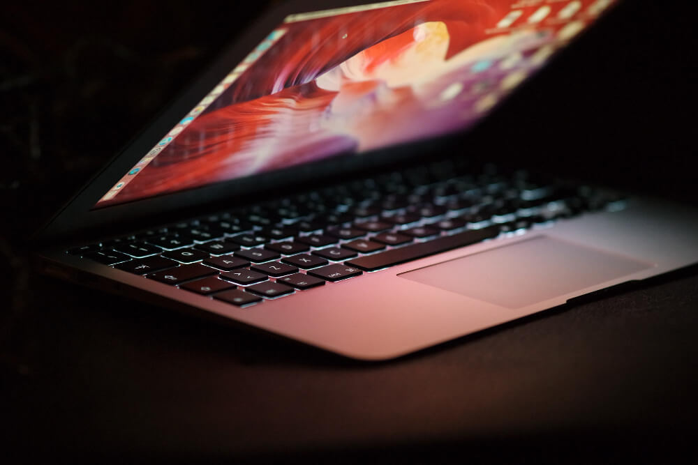 MacBook Air или MacBook Pro | Generator-online.com